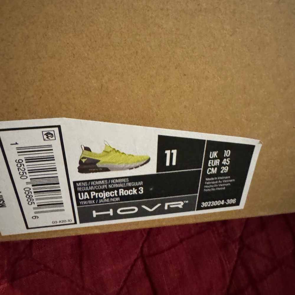 Brand new men’s shoes.UA